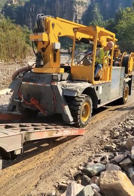 Multifunctionele robot voor natbeton en schotbeton voor werkzaamheden op het gebied van hellingsbescherming